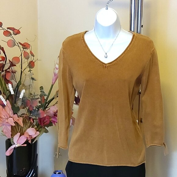 NWT Women’s Yellow Lightweight 3/4 Sleeve Cardigan Pullover Sweater Size 8 or 10 - Picture 3 of 6